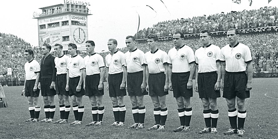 Die WM-Trikots der deutschen Mannschaft: Weiße Trikots, schwarze Hosen? Nicht immer!
